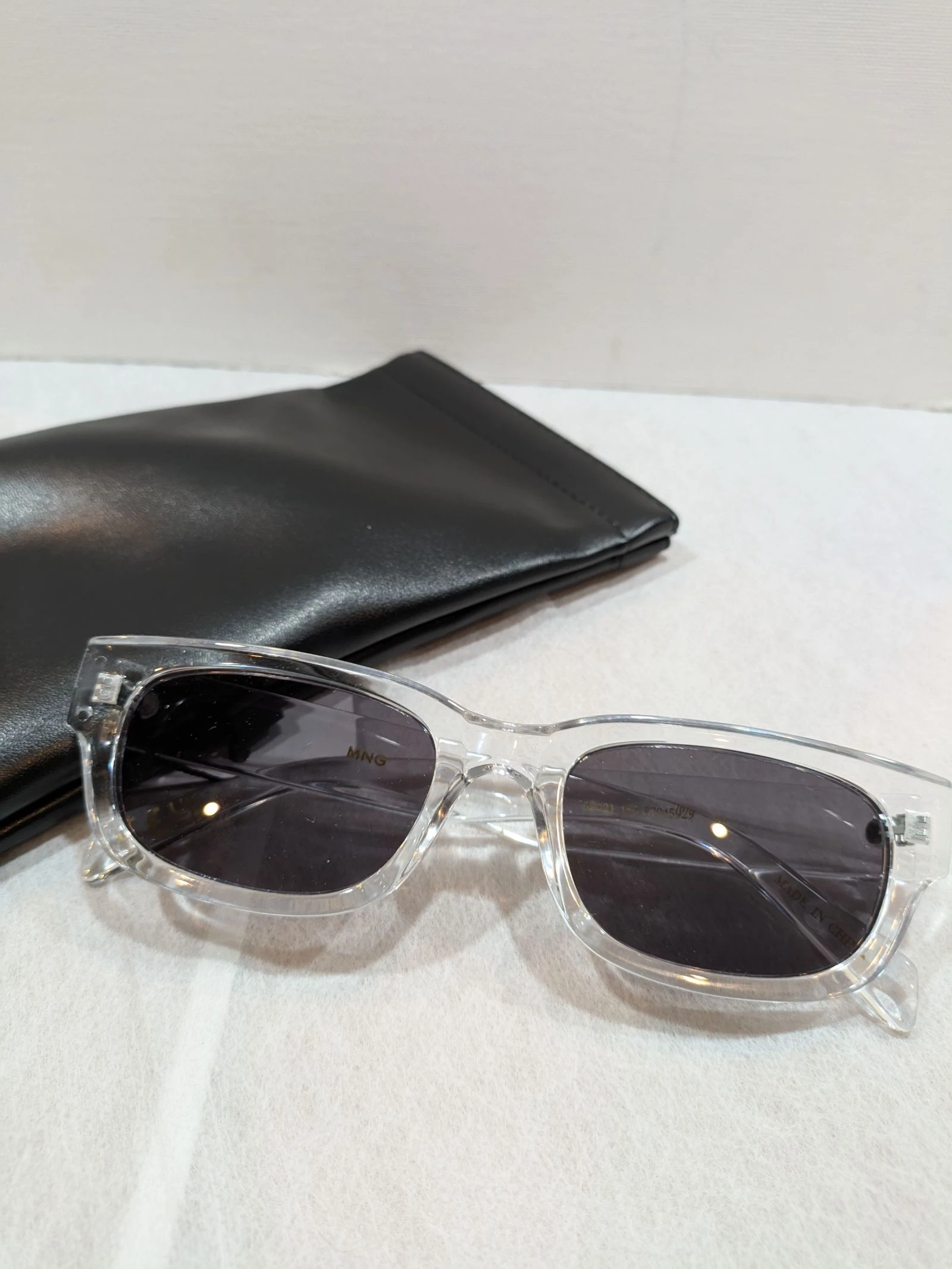 Gafas de Sol Rectangulares MNG (Mango) – Montura Transparente y Estilo Retro